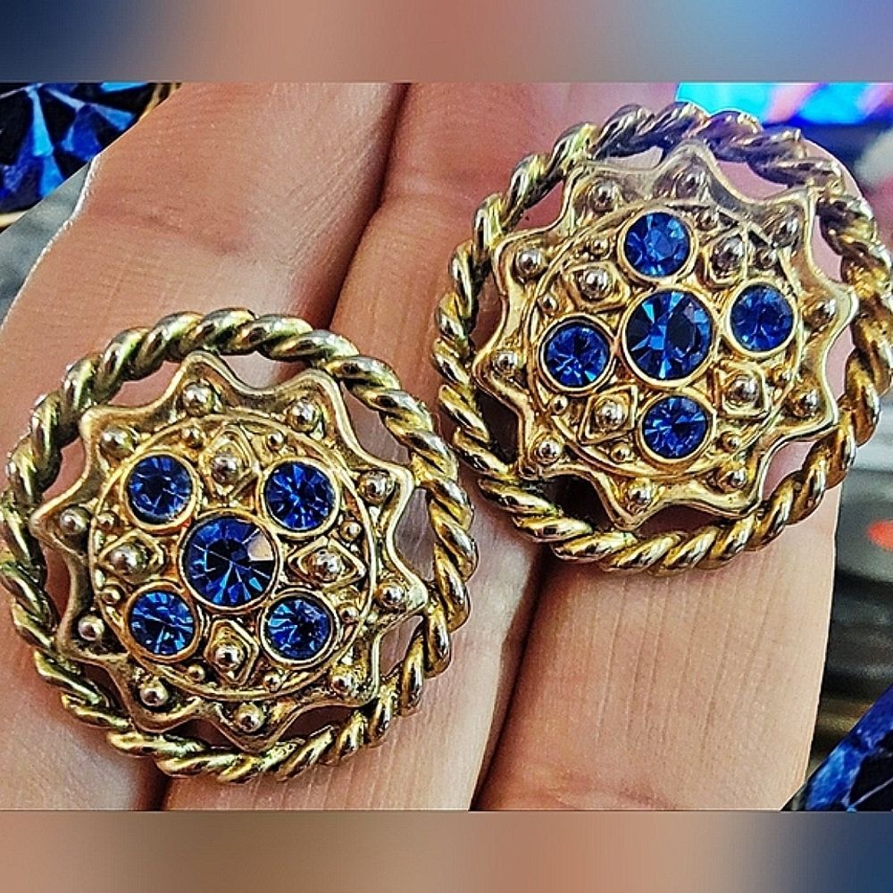 #Vintage 80's Round Gold Tone Sapphire Rhinestones Pierced Stud Earrings 1" diam